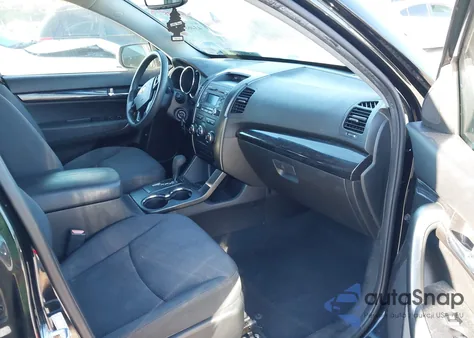 2011 Kia Sorento Lx z USA, uszkodzony, nr VIN 5XYKTCA18BG063529